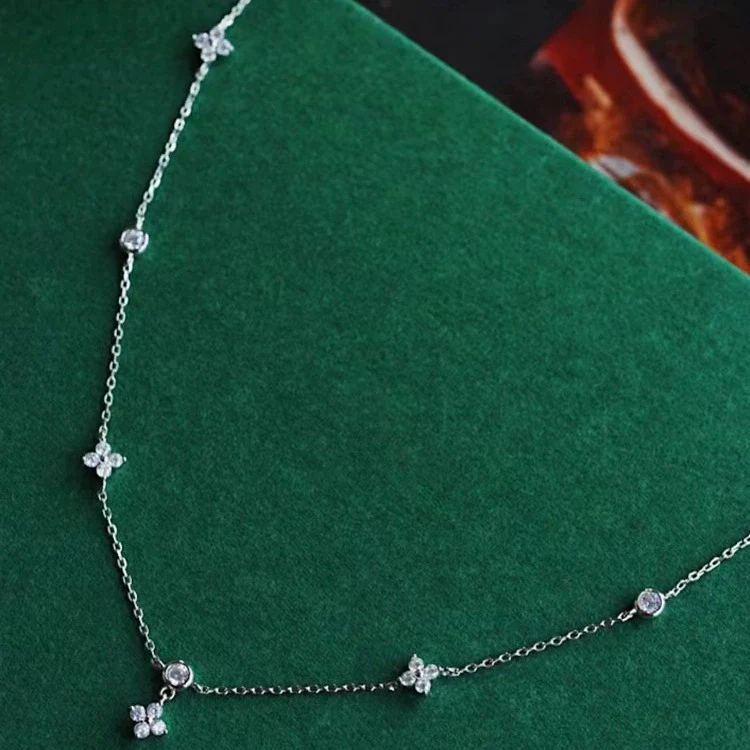 Wholesale Silver Clover Ochain Necklace With Diamond Embedded Light Luxury Style And Flower Leaf Pattern - Image 2