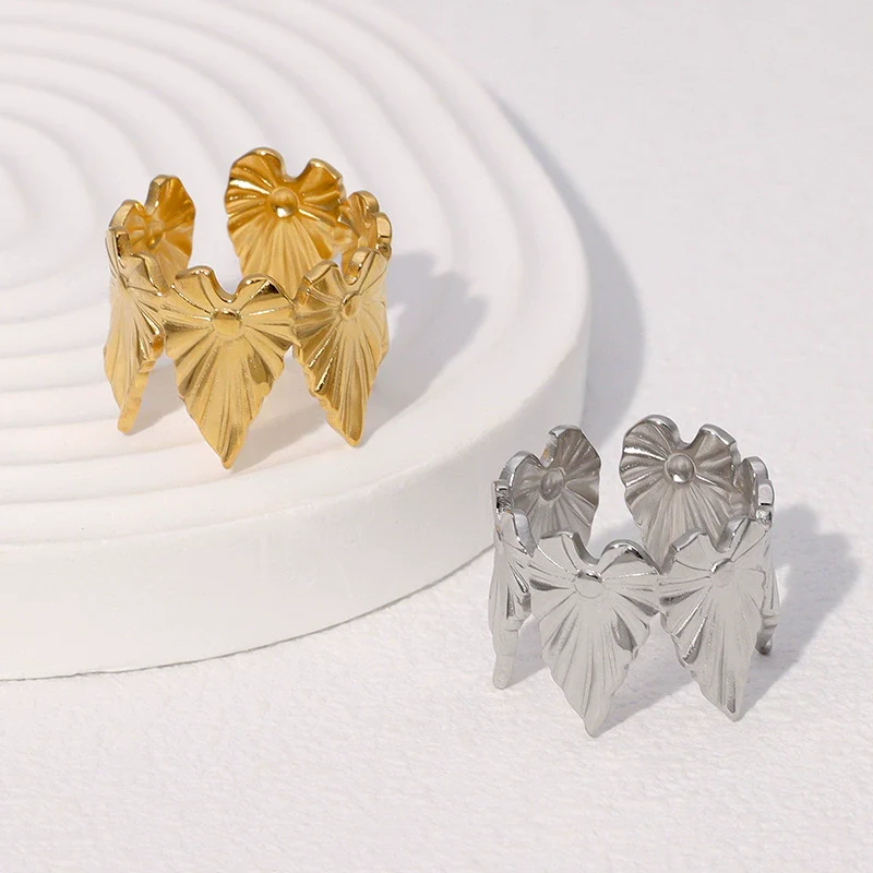 Wholesale Simple Electroplated Stainless Steel Leafshaped Women's Ring Hand Jewelry