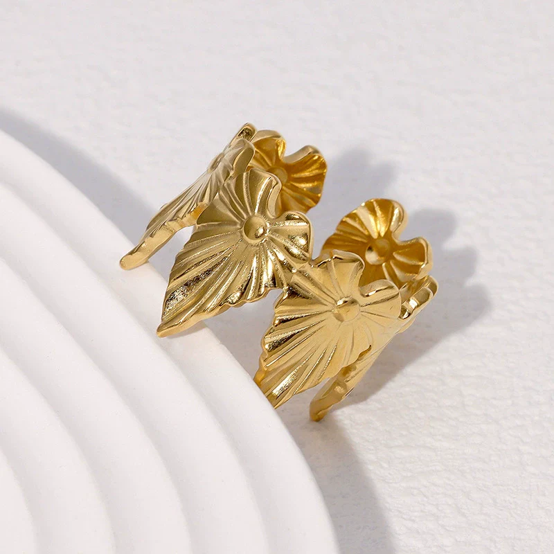 Wholesale Simple Electroplated Stainless Steel Leafshaped Women's Ring Hand Jewelry - Image 2