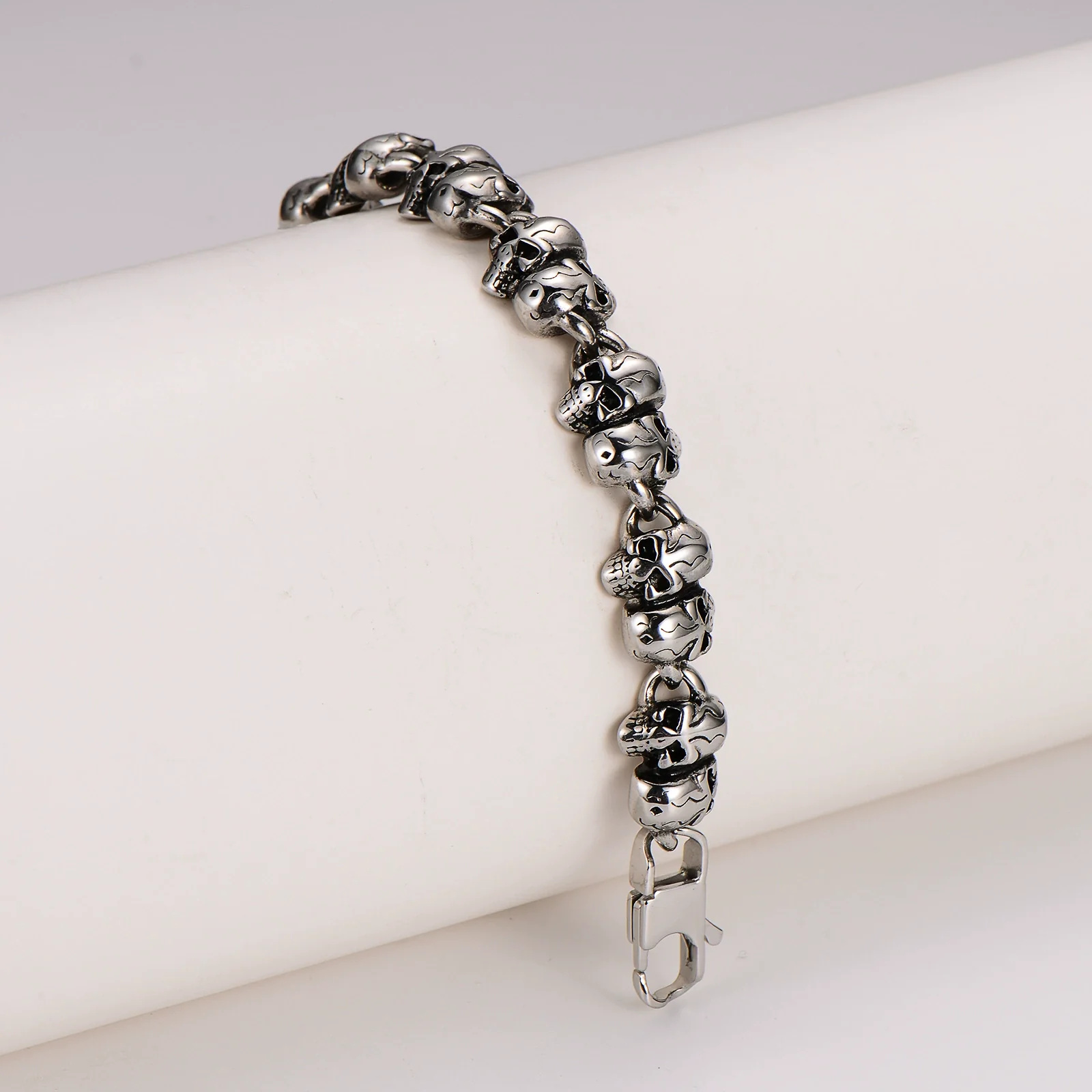 Wholesale Simple Geometric Stainless Steel Electroplated Skull Bracelet For Men - Image 3