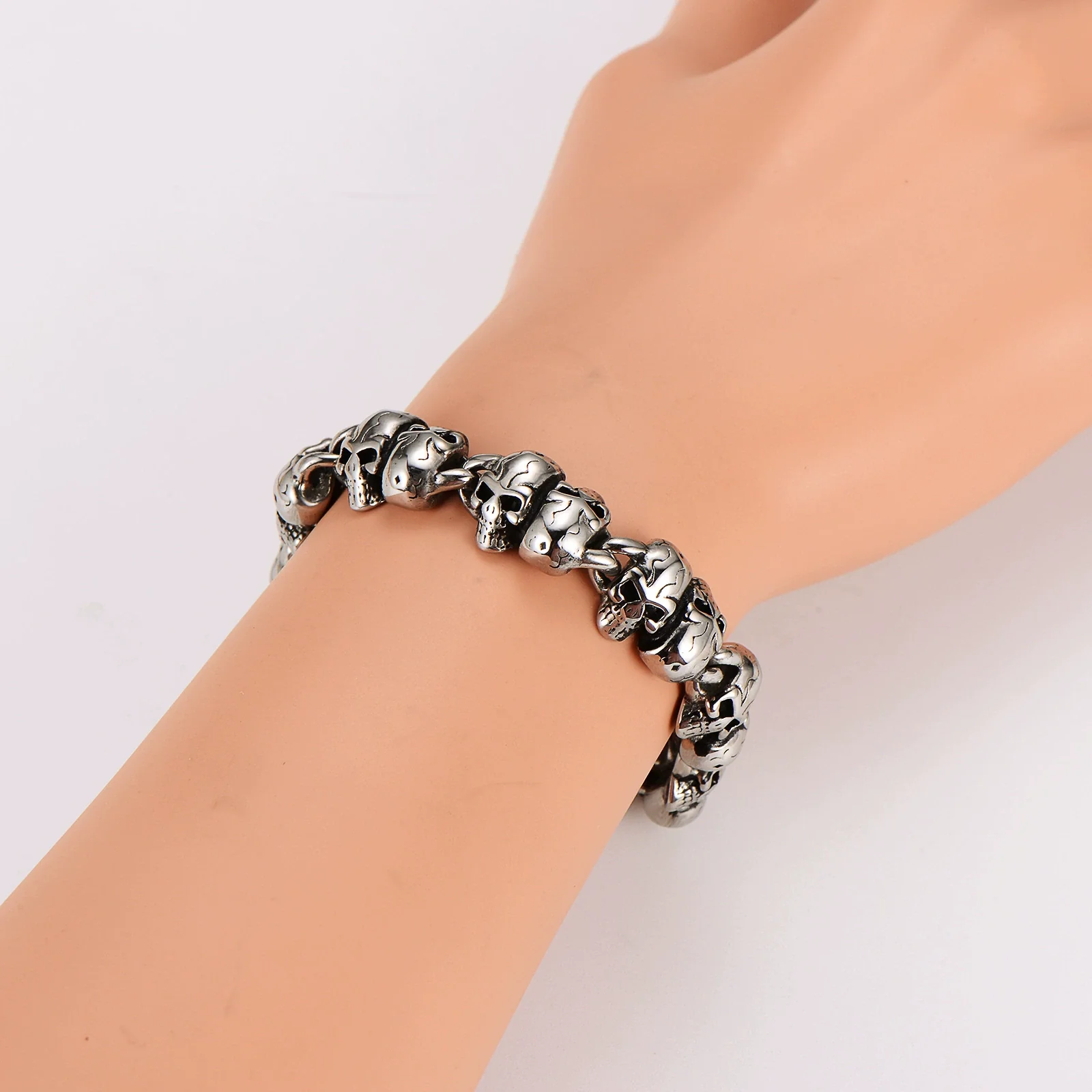 Wholesale Simple Geometric Stainless Steel Electroplated Skull Bracelet For Men - Image 4