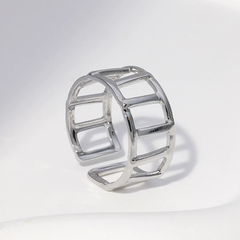 Wholesale Simple Geometric Stainless Steel Women's Open Rings With 18K Real Gold Electroplating - Image 3