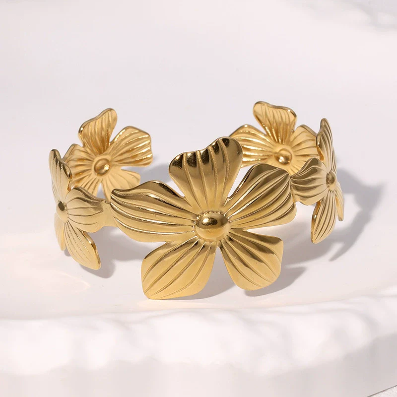 Wholesale Simple Retro Fivepetal Flower Stainless Steel Electroplated Women's Bracelet - Image 2