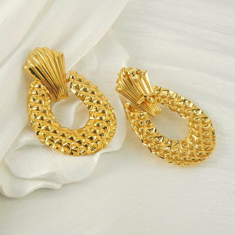 Wholesale 316L Stainless Steel 18K Electroplated Fruit Shape Hollow Design Women's Earrings - Image 4