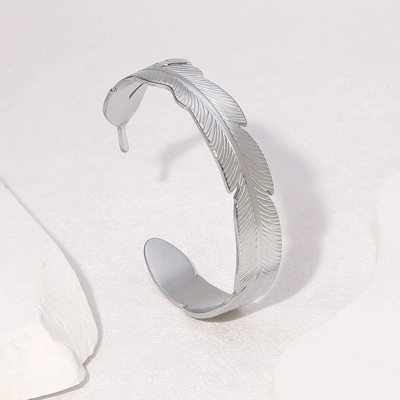 Wholesale Stainless Steel 18K Goldplated Leaf Design Open Bracelet Simple Style Accessories - Image 3