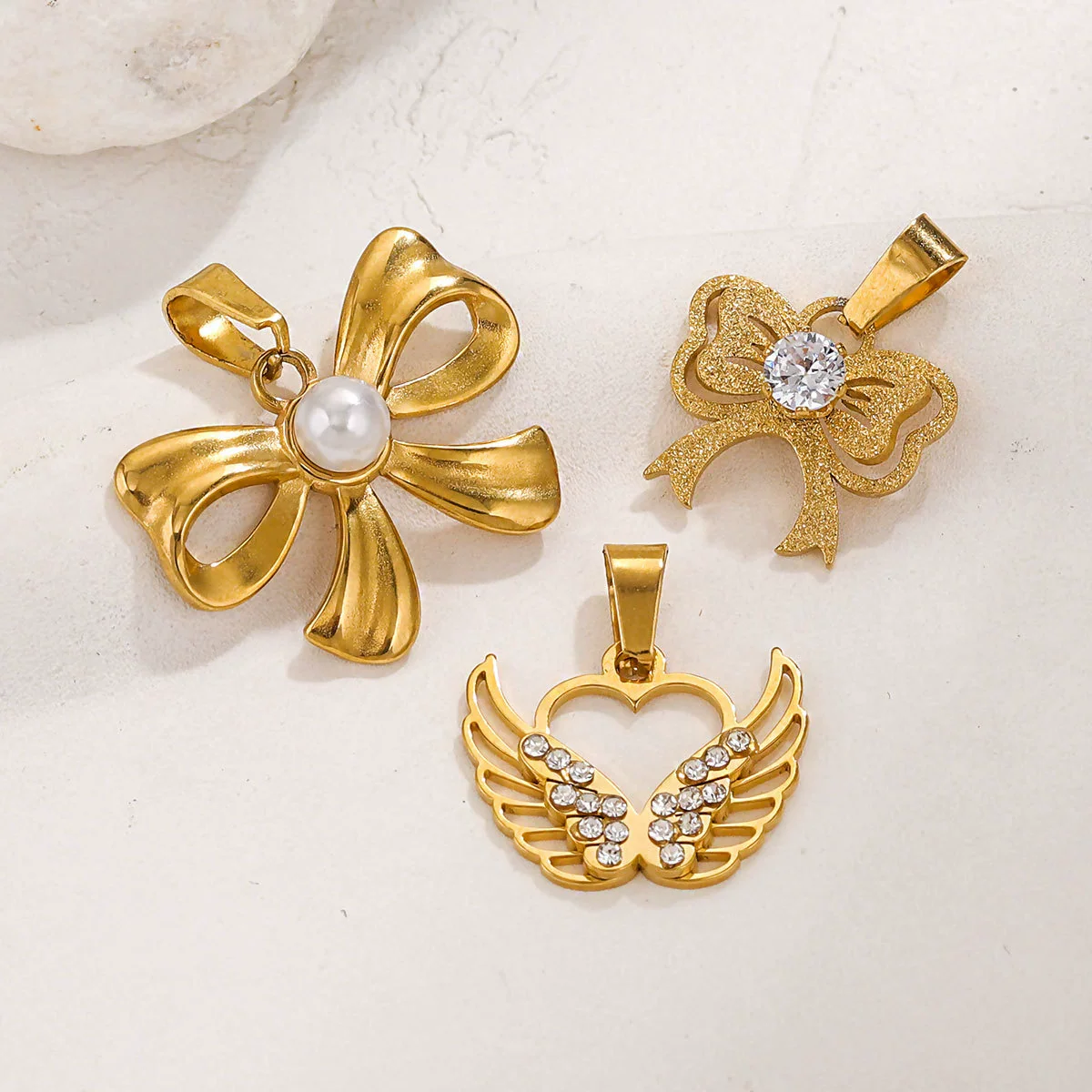 Wholesale Stainless Steel Bow And Butterfly Pendant Necklace For Ladies With 18K Gold Plated Electroplating - Image 4