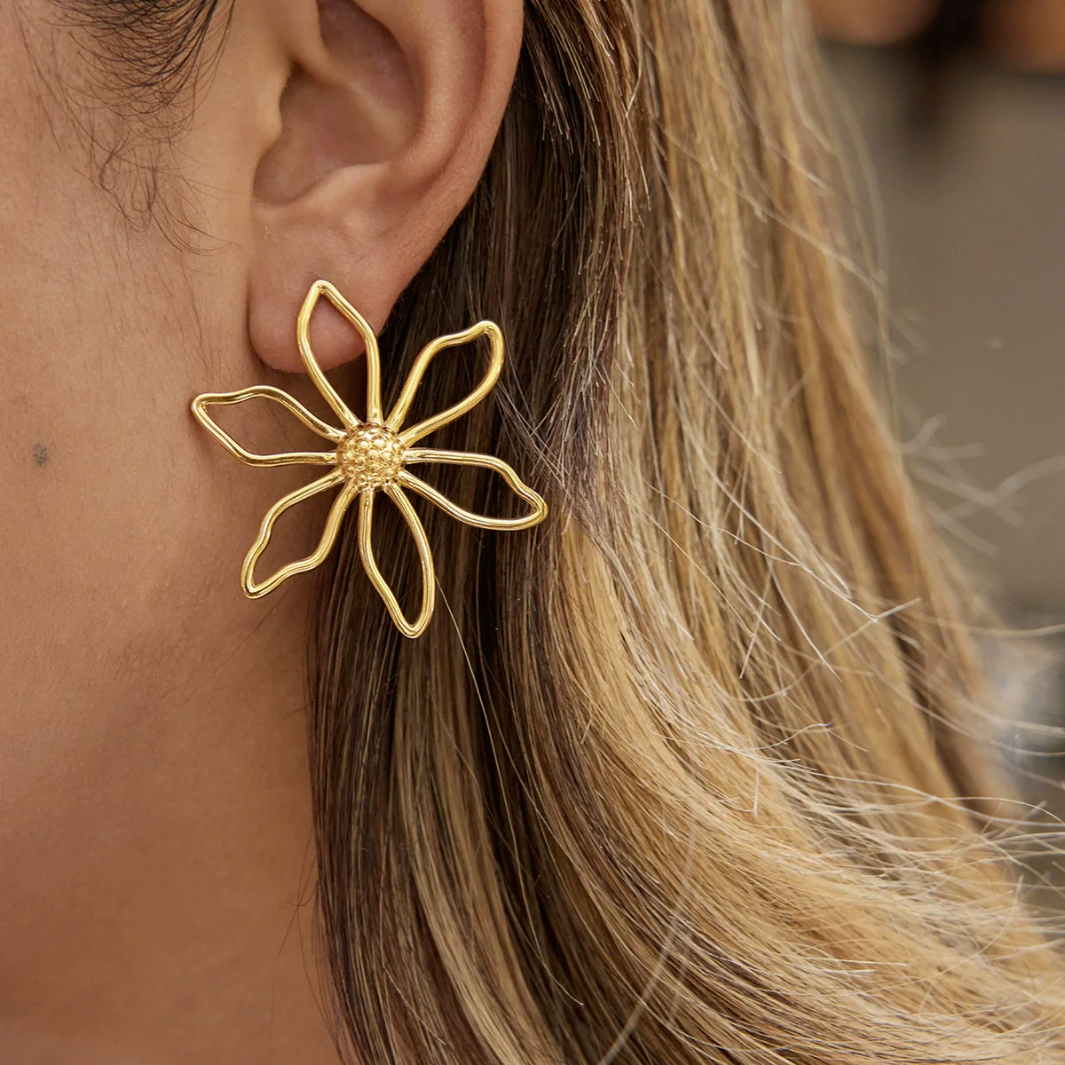 Wholesale Stainless Steel Electroplated Flower Earrings For Women - Image 2