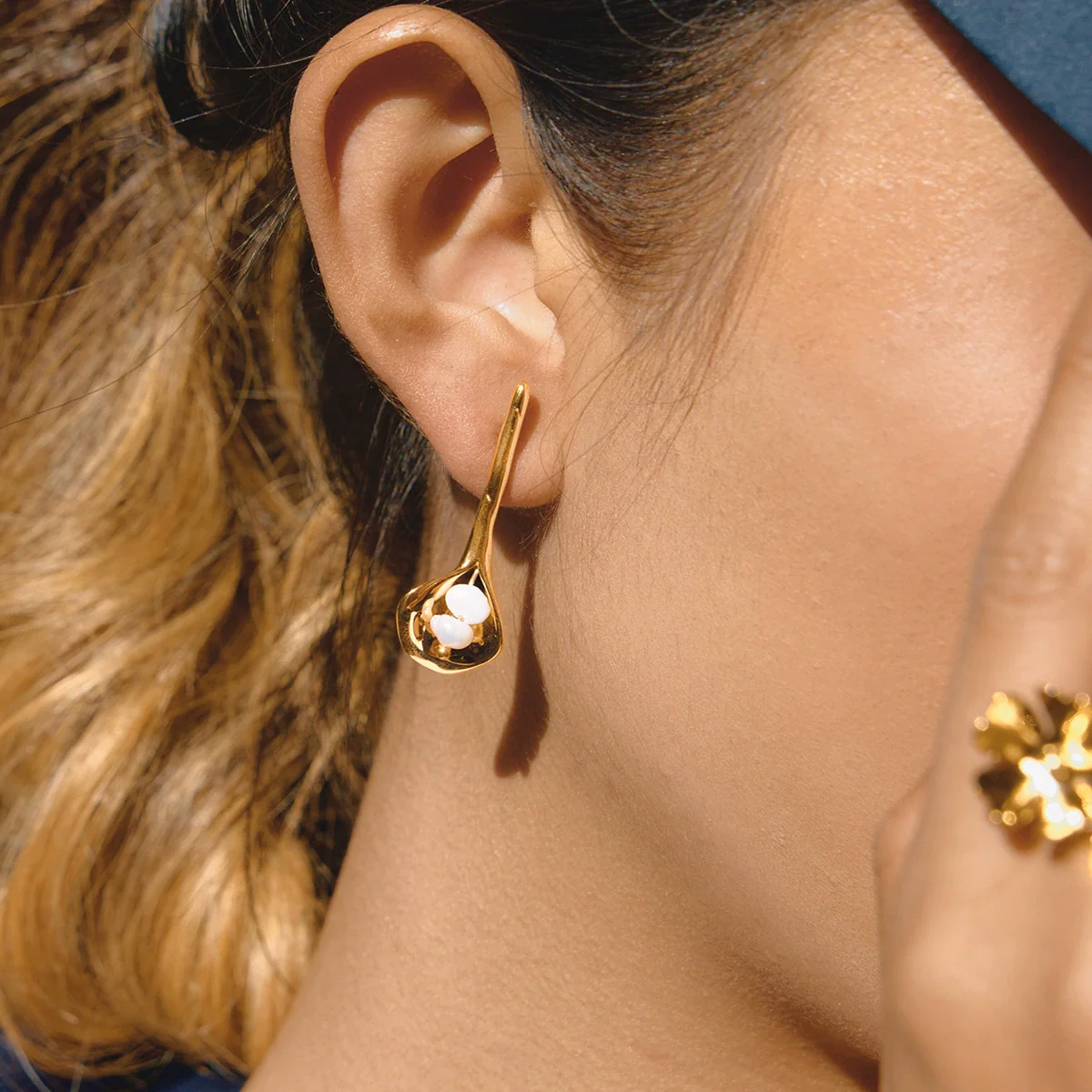 Wholesale Stainless Steel Electroplated Flower Earrings For Women - Image 2