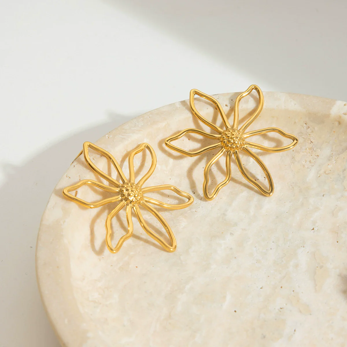 Wholesale Stainless Steel Electroplated Flower Earrings For Women - Image 4