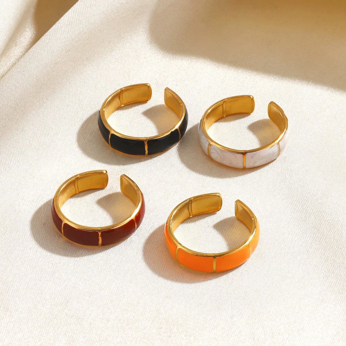 Wholesale Stainless Steel Electroplated Flower Pattern Ring For Women - Image 4
