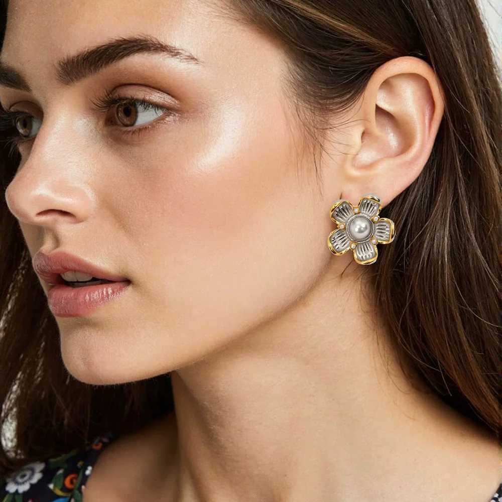 Wholesale Stainless Steel Flower Disc Earrings Electroplated Light Luxury Highend Women's Jewelry Gold And Silver Color Matching Nonfading