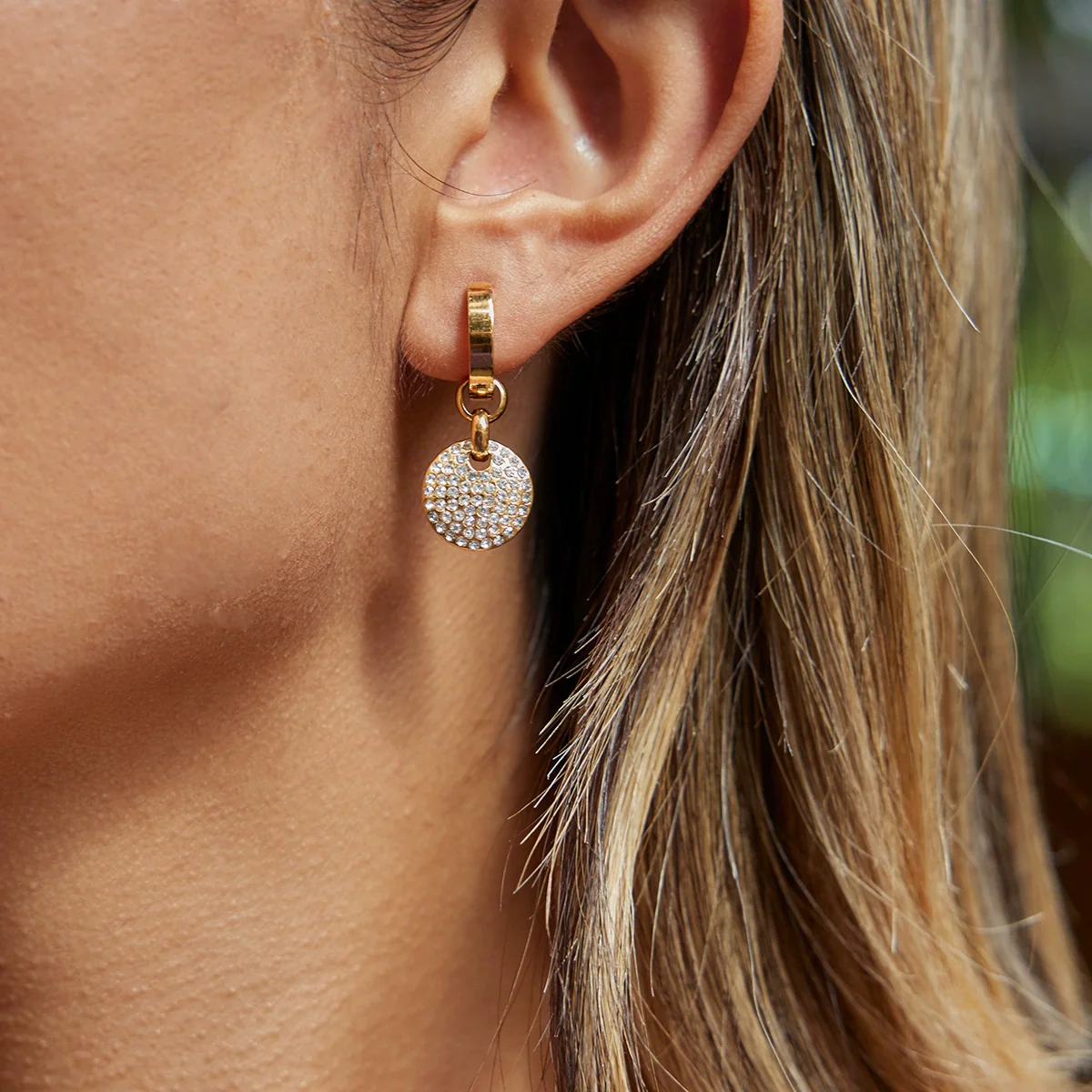 Wholesale Stainless Steel Geometric Electroplated Round Pendant Earrings For Women - Image 3
