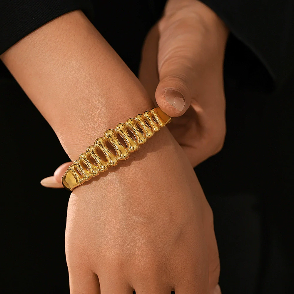 Wholesale Stainless Steel Goldplated Hollow Bracelet With Bone Stitching And Geometric Style - Image 3