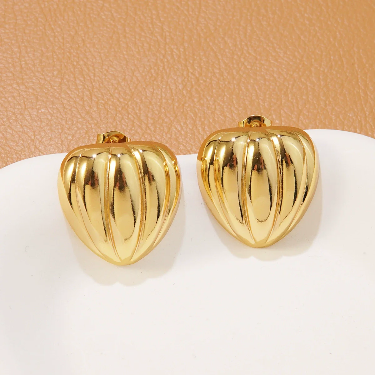 Wholesale Stainless Steel Heart Shape Geometric Stamped Earrings For Women - Image 4