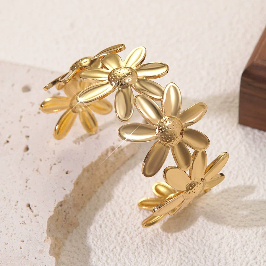 Wholesale Stainless Steel Hydraulic Pressure Flower Open Bracelet Light Luxury Style Highend Jewelry - Image 2