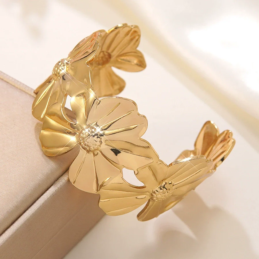 Wholesale Stainless Steel Hydraulic Pressure Flower Open Bracelet Light Luxury Style Highend Jewelry - Image 4