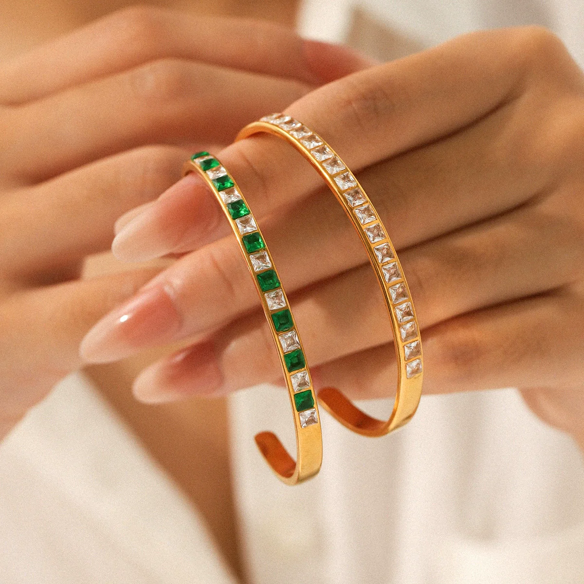 Wholesale Stainless Steel Inlaid Zircon Geometric Bracelet For Women - Image 3