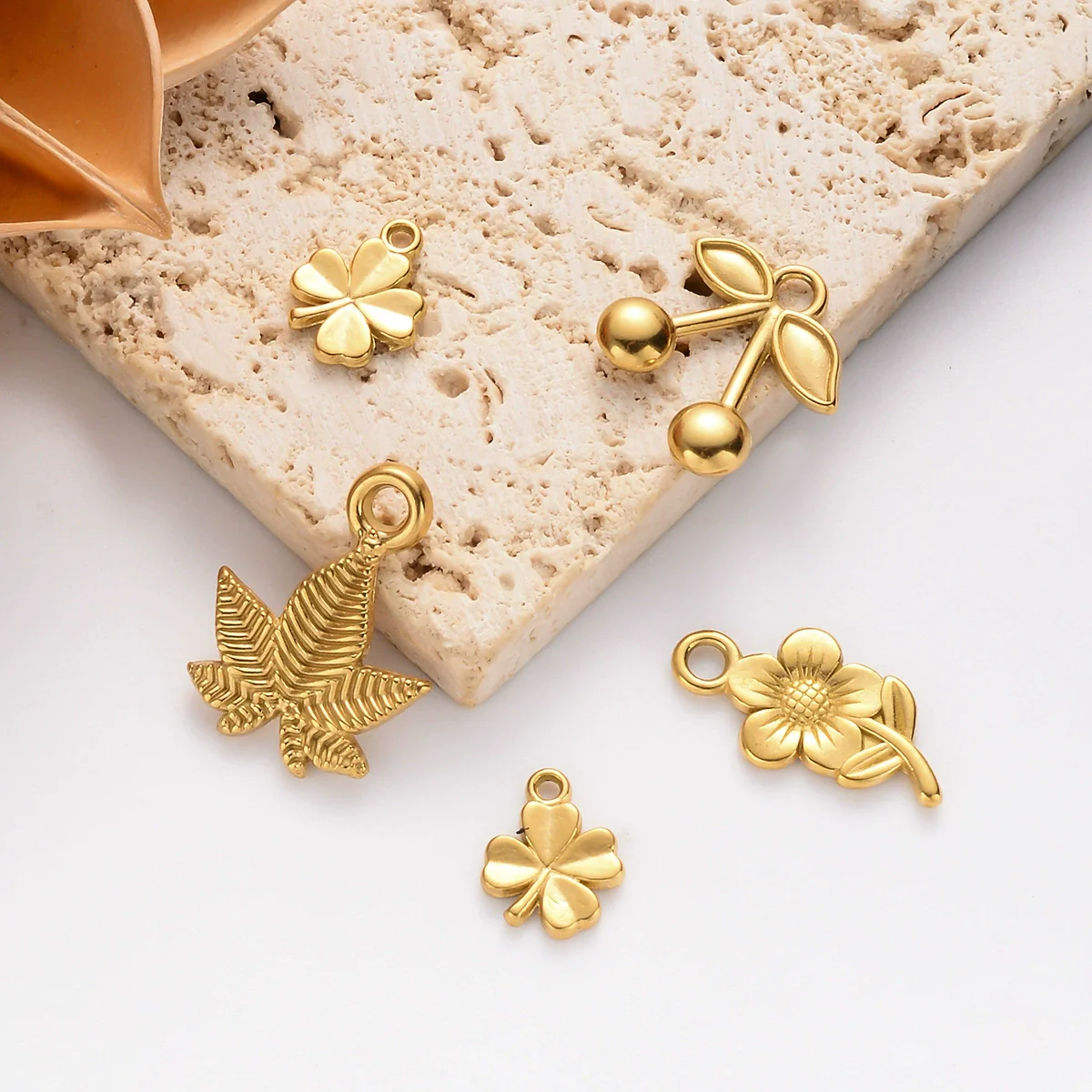 Wholesale Stainless Steel Jewelry Pendant With Sunflower Cherry Maple Leaf Lucky Grass Shapes And Electroplating Treatment - Image 3
