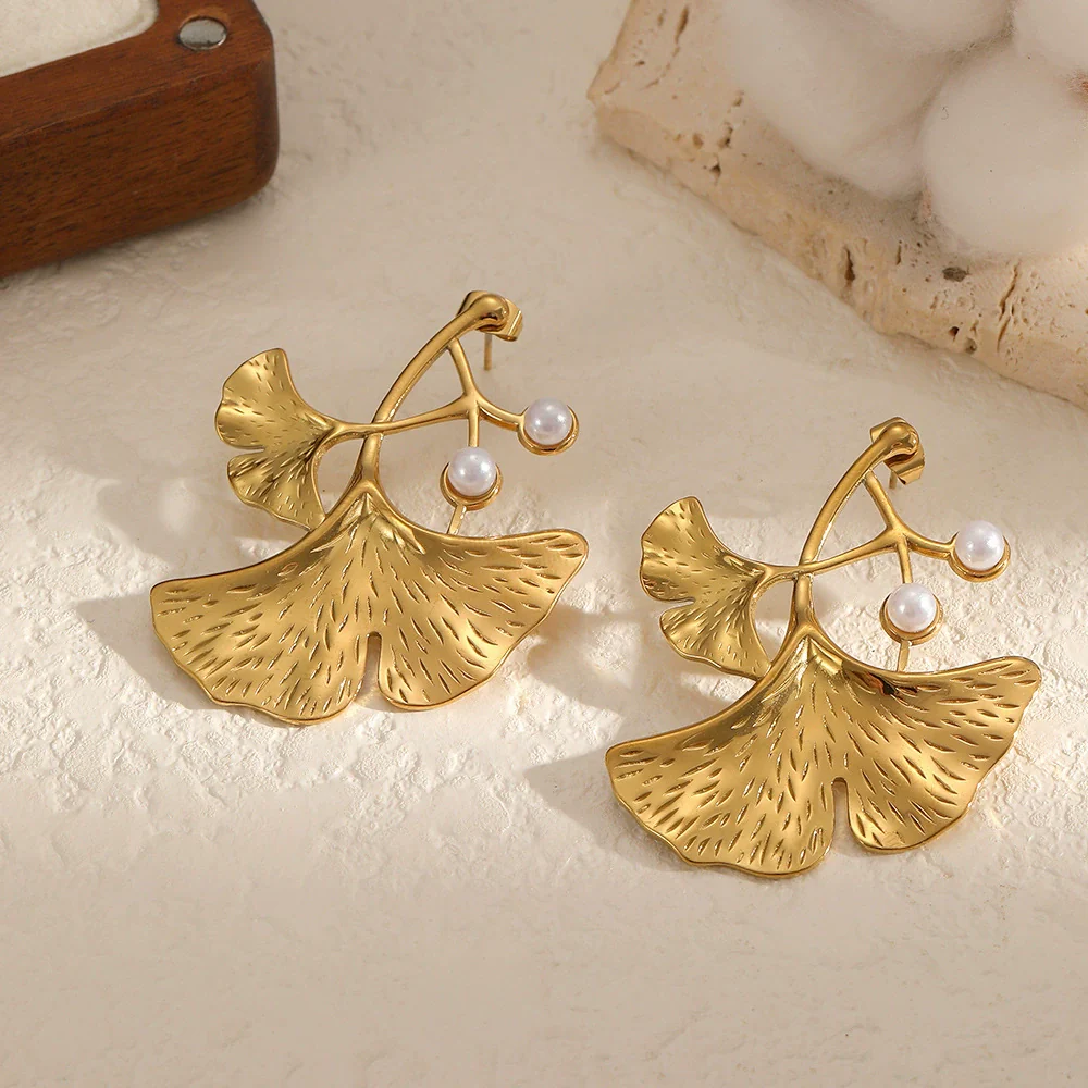 Wholesale Stainless Steel Leafshaped Women's Earrings With Pvd Furnace Vacuum Real Gold Plating