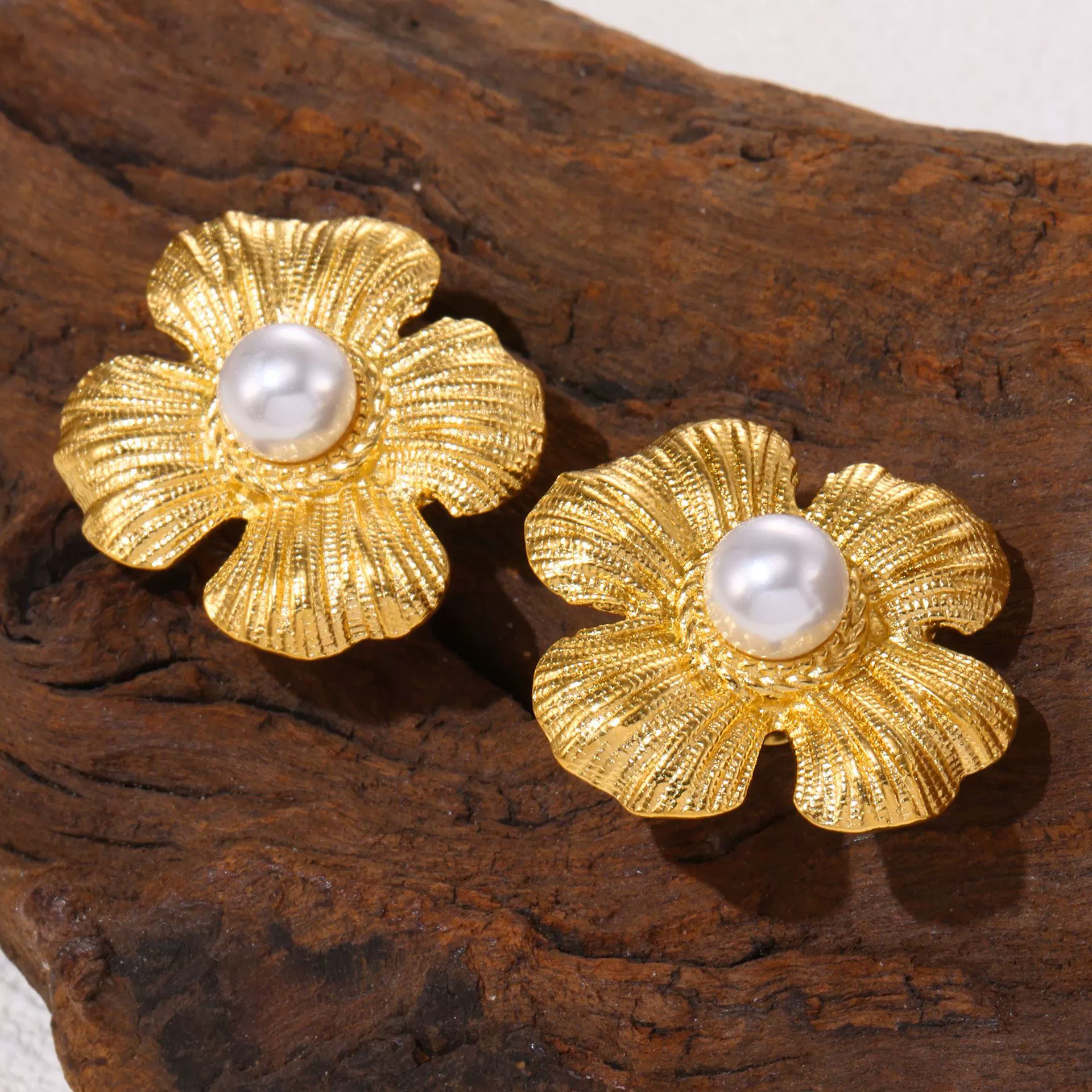 Wholesale Stainless Steel Light Luxury Geometric Petal Flower Inlaid Bead Earrings Electroplated 18K Gold For Women - Image 4