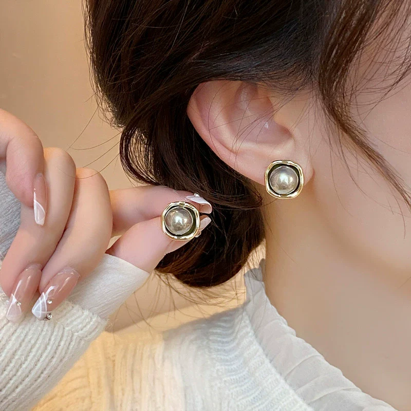 Wholesale Stud Earrings Alloy 925 Silver Gray Pearl Geometric Retro Style Electroplating For Women - Image 2