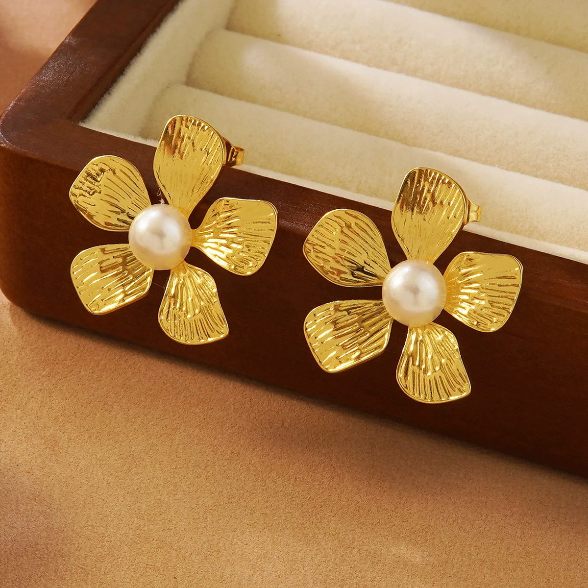 Wholesale Sweet Style Stamped Fiveleaf Flower Stainless Steel Earrings Inlaid With White Beads For Women - Image 3