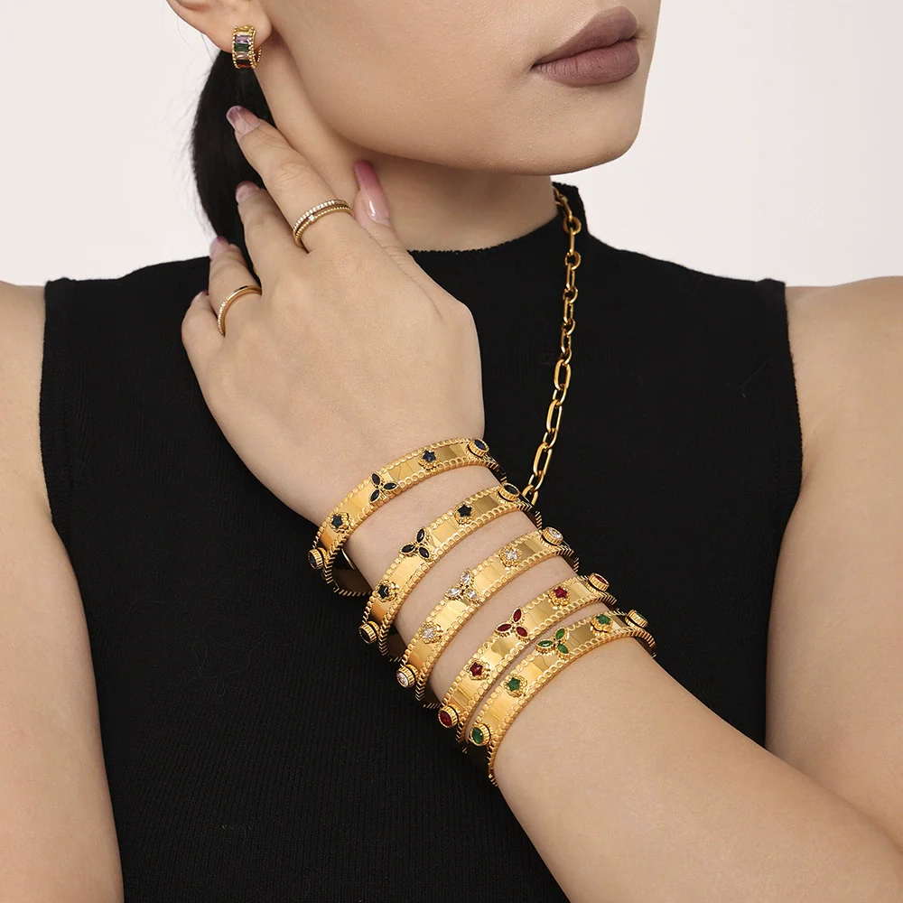 Wholesale Titanium Steel Bracelet With Clover Zircon Czech Glass Flower Buckle And Gear Design 18K Gold Plated