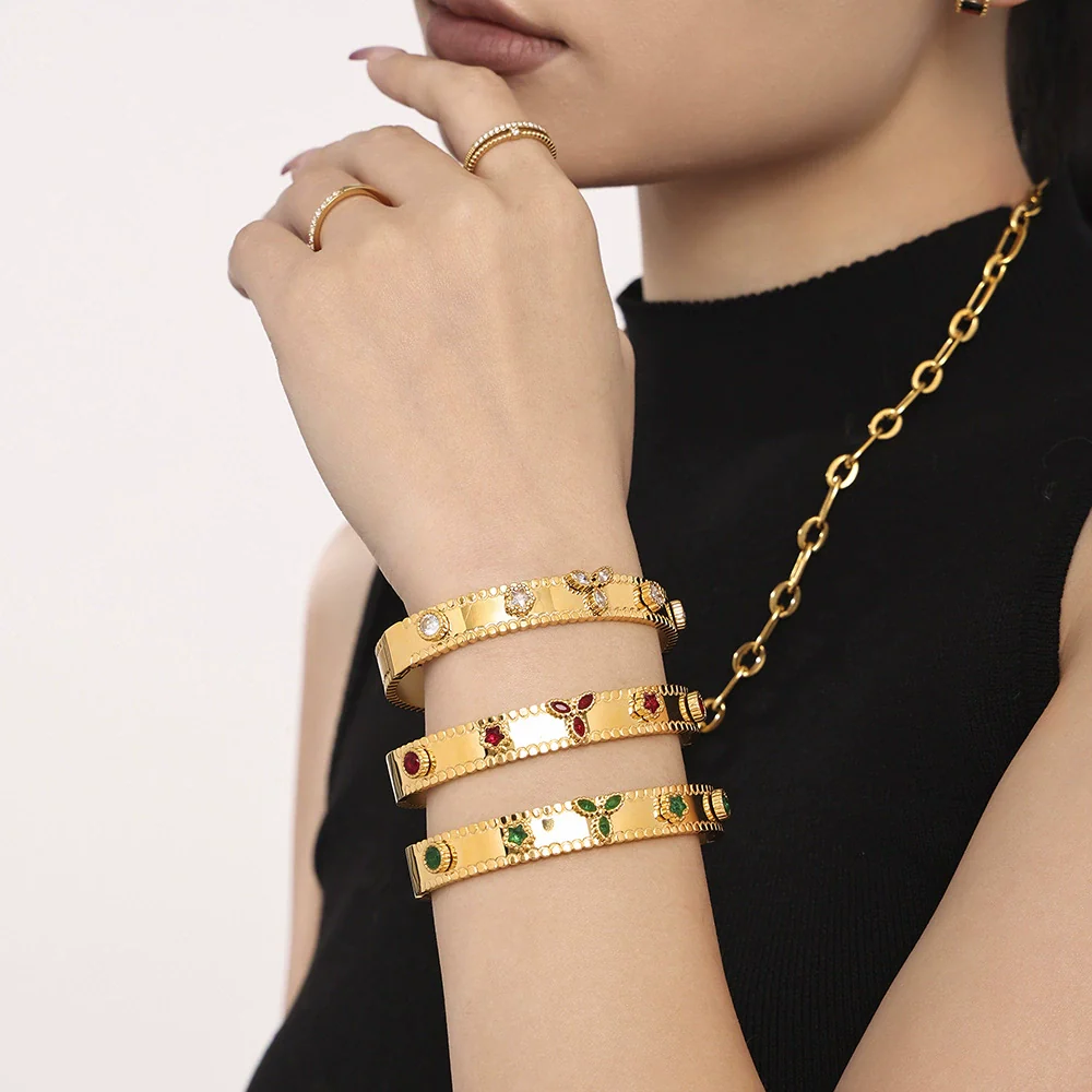 Wholesale Titanium Steel Bracelet With Clover Zircon Czech Glass Flower Buckle And Gear Design 18K Gold Plated - Image 4