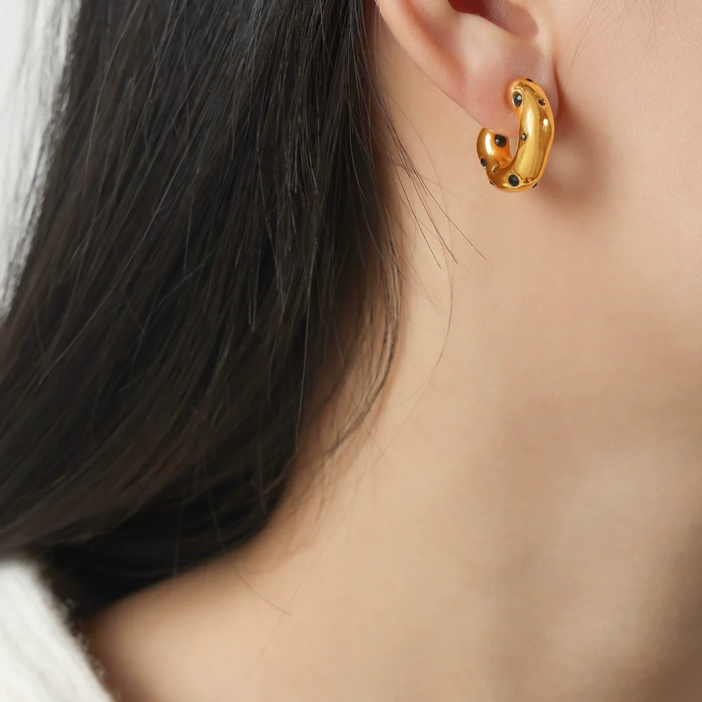 Wholesale Titanium Steel Goldplated Geometric Cshaped Earrings With Inlaid Imitation Pearl Zircon - Image 9