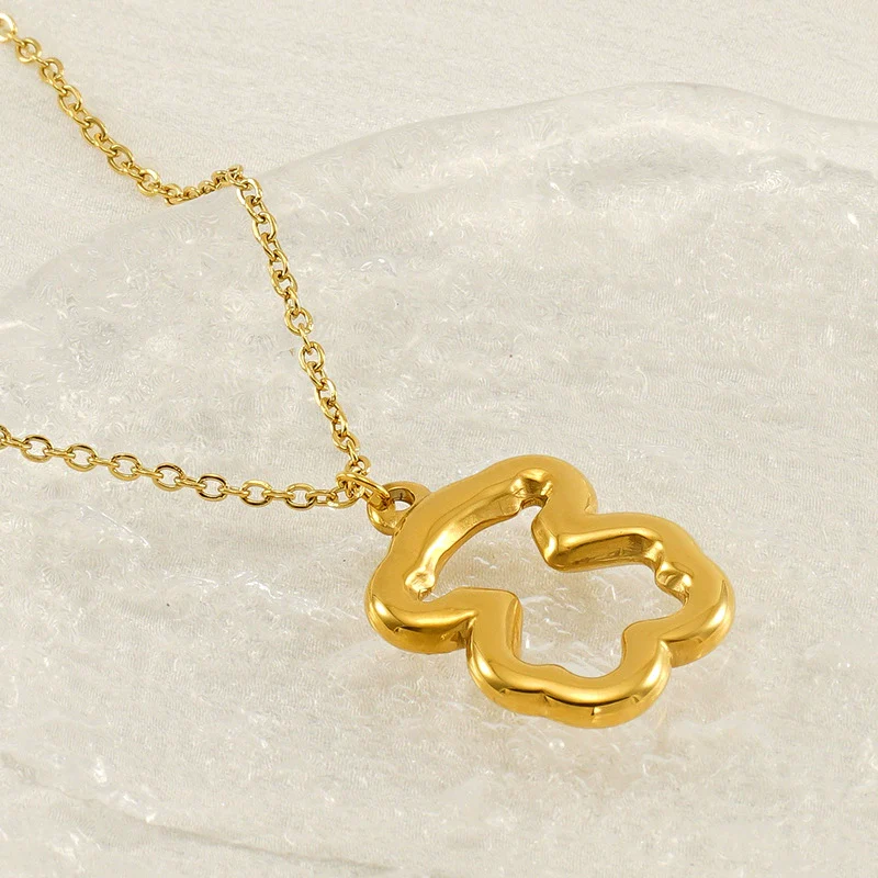 Wholesale 316L Stainless Steel Hollow Three Dimensional Bear Light Luxury Niche Women's Necklace With Electroplating - Image 2