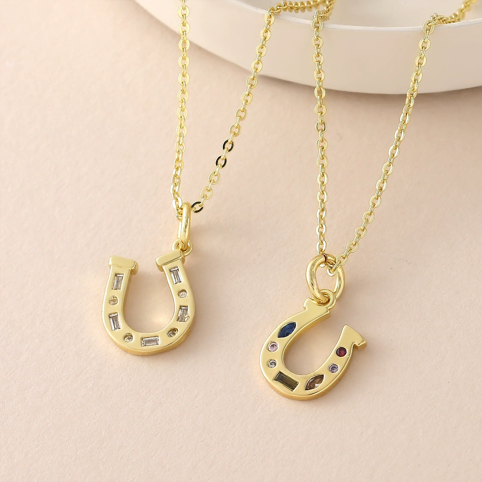 Wholesale Unisex Casual Style Rhinestone Horseshoe Pendant Necklace Copper Gold Plated O Word Chain - Image 2