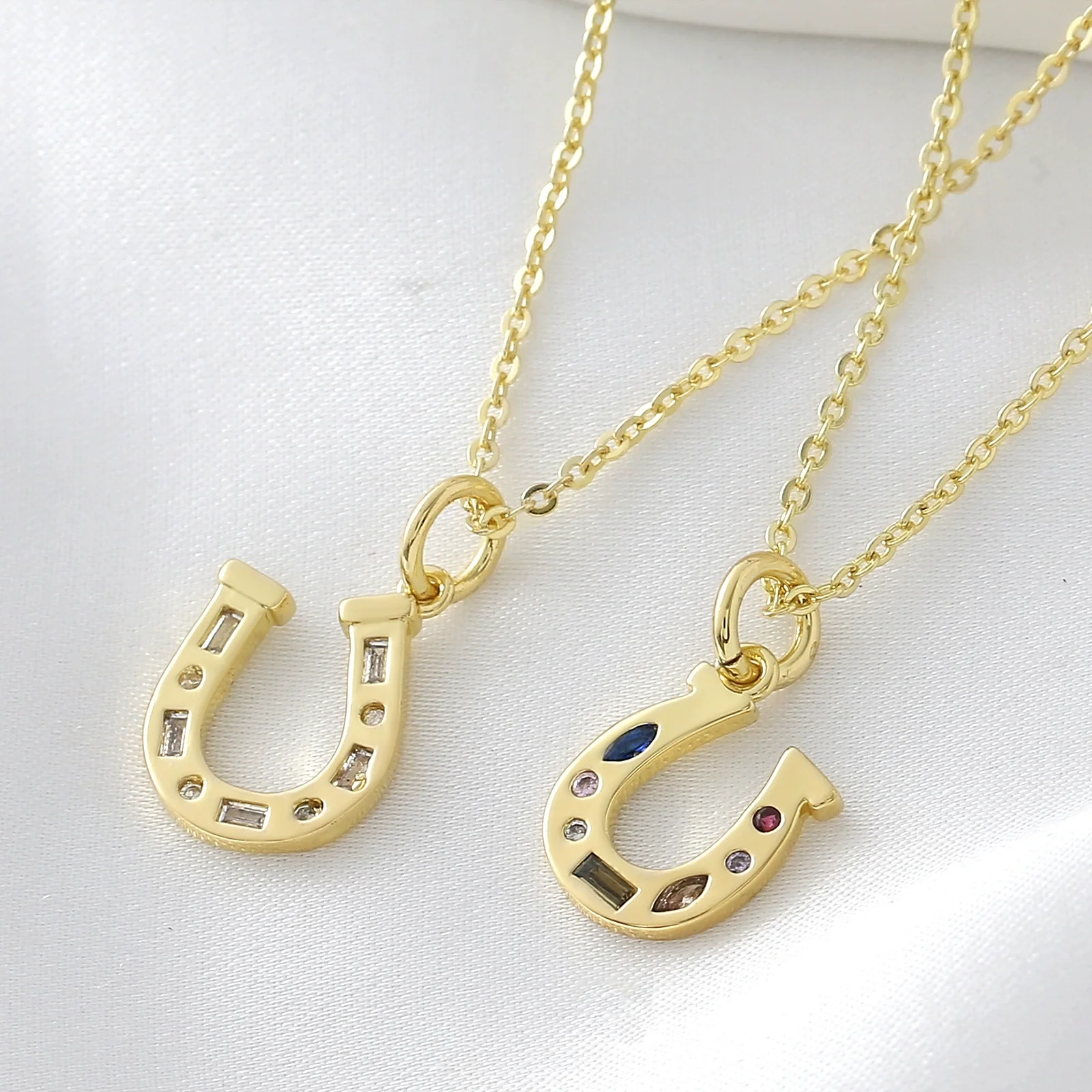 Wholesale Unisex Casual Style Rhinestone Horseshoe Pendant Necklace Copper Gold Plated O Word Chain - Image 3