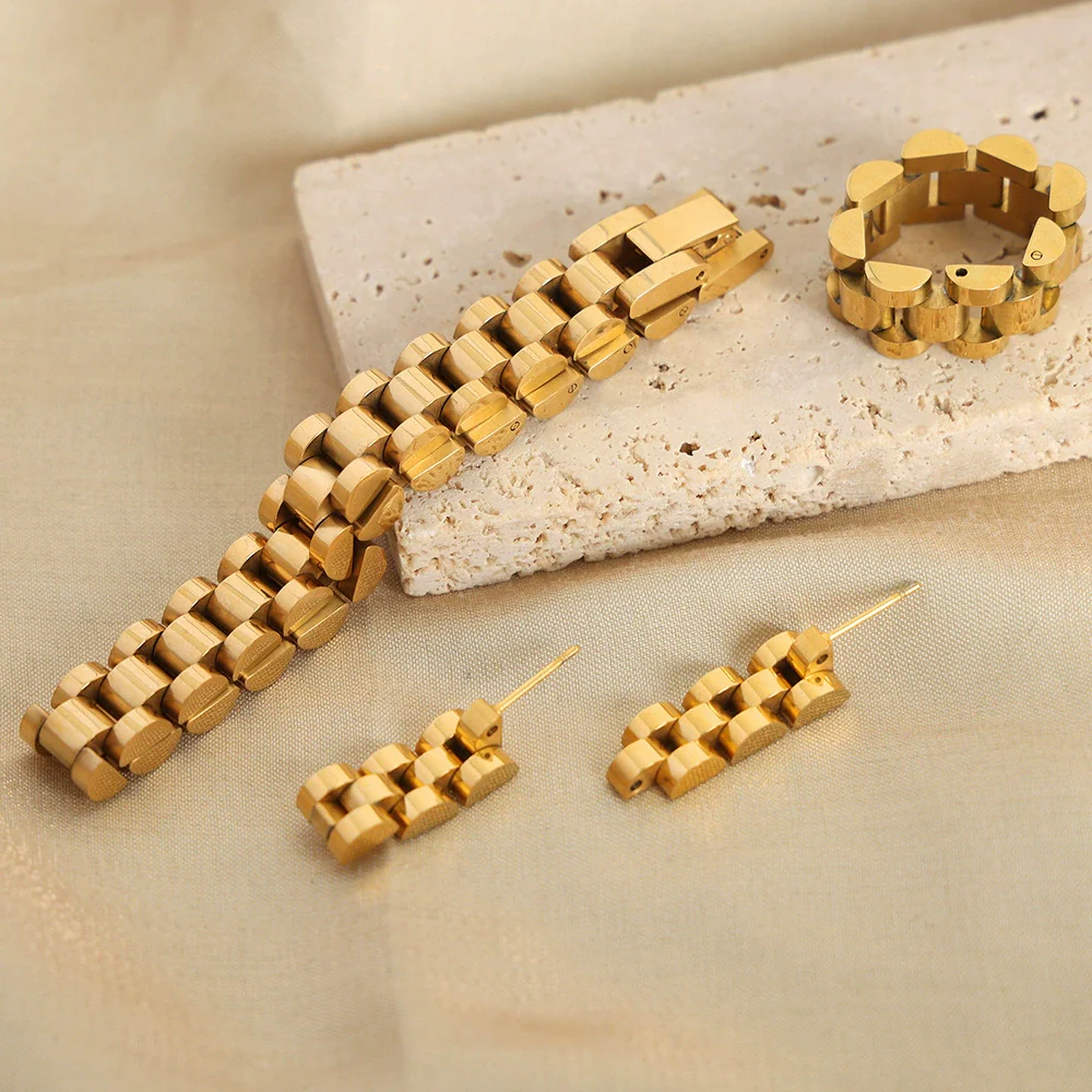 Wholesale Unisex Exaggerated Geometric Jewelry Set With Chain Design Titanium Steel Gold Plated Earrings Necklace - Image 4