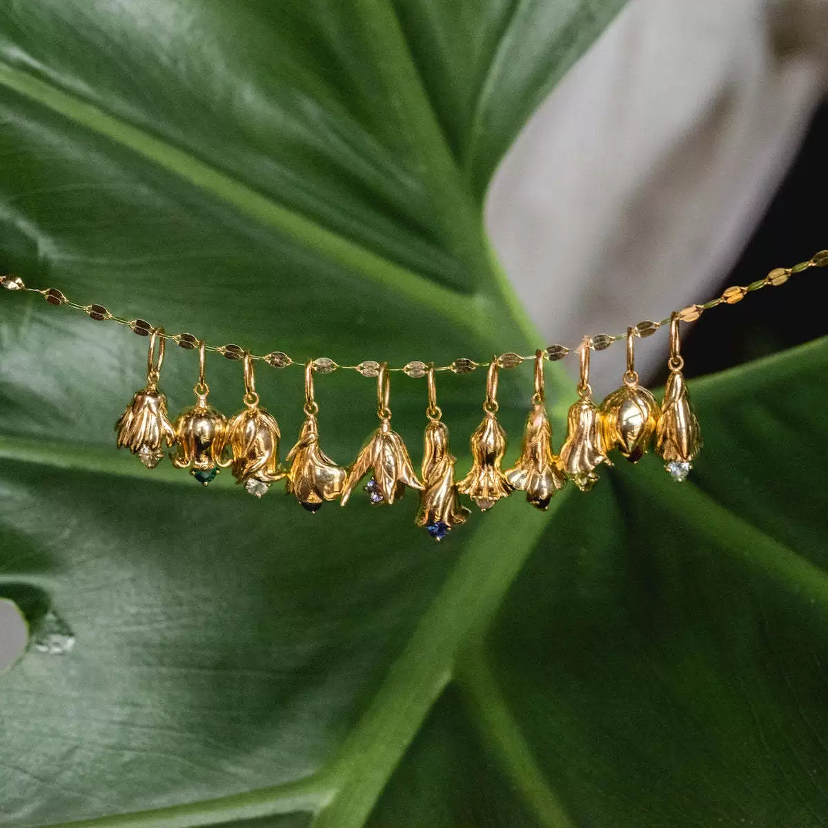 Wholesale Unisex Flower Pattern Copper Necklace With Rhinestone Pendant O Chain Gold Plated - Image 3