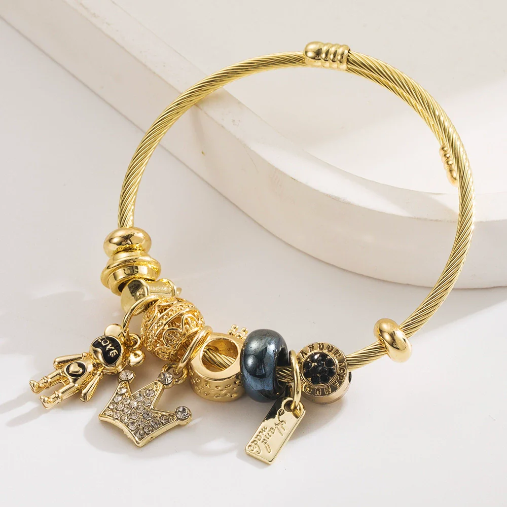 Wholesale Unisex Geometric Crown Pattern Alloy Bracelet With Diamond Set Crown Pendant - Image 4