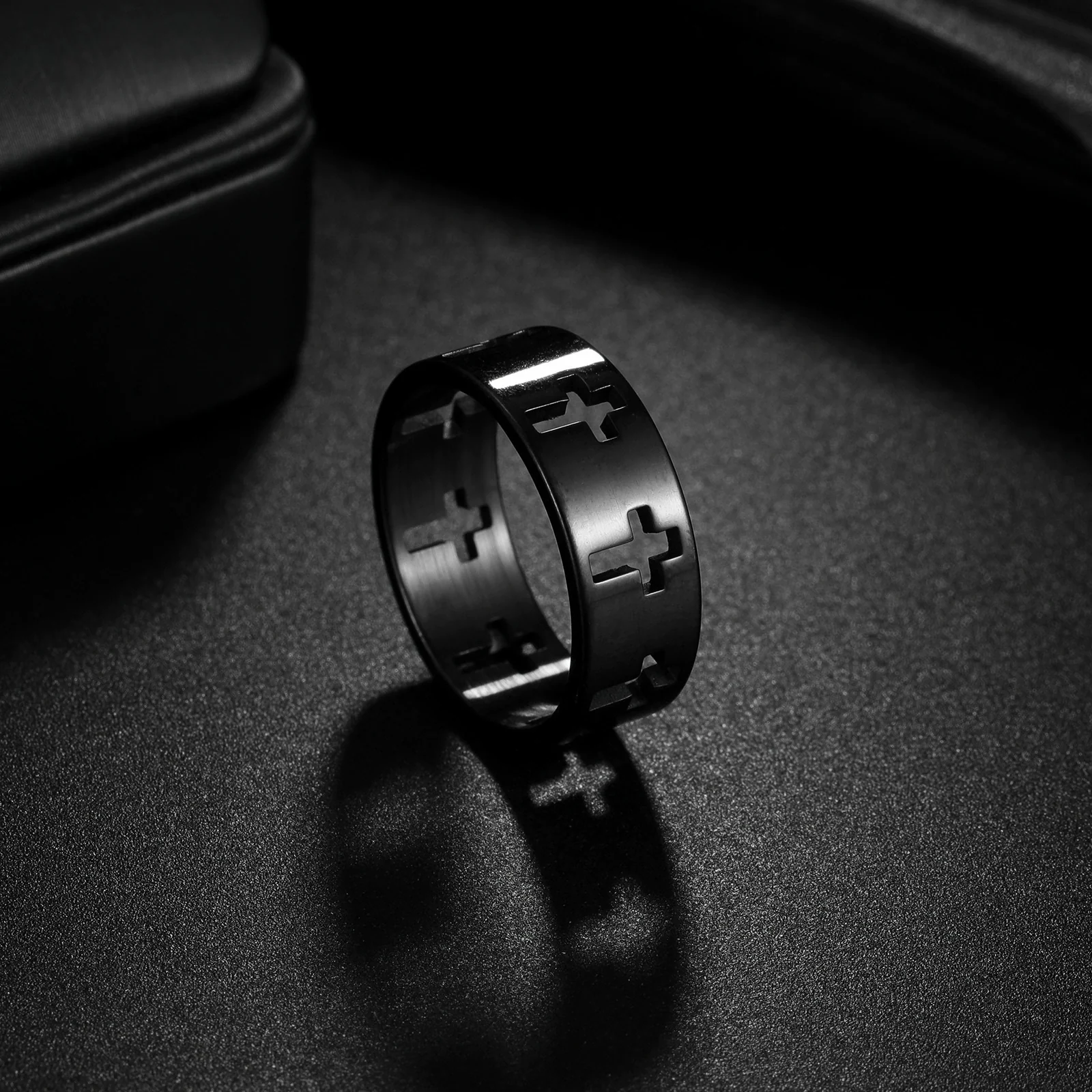 Wholesale Unisex Geometric Hollow Cross Titanium Steel Ring With Electroplating - Image 4