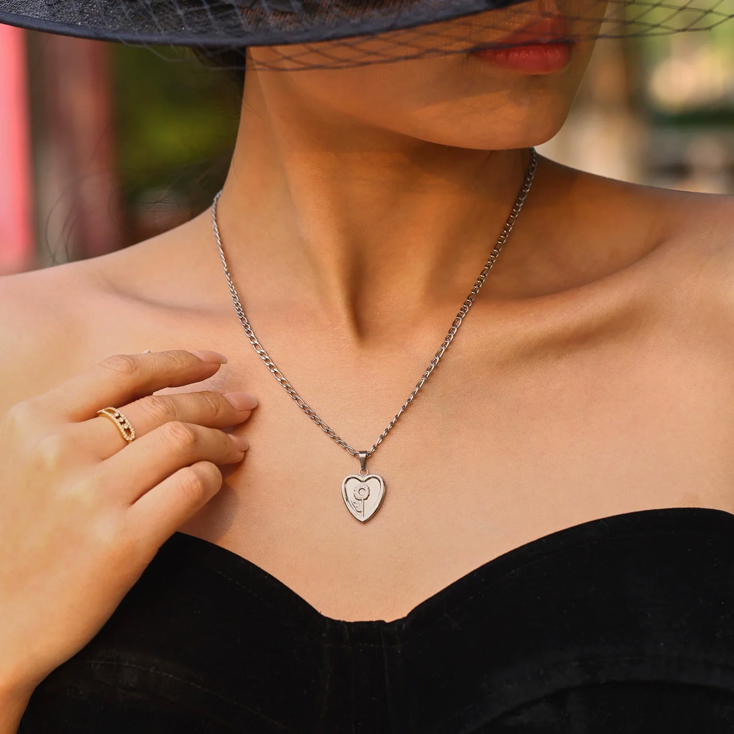 Wholesale Unisex Simple Geometric Ferris Wheel Sunflower Peach Heart Dropshaped Electroplated Titanium Steel Pendant Necklace - Image 4