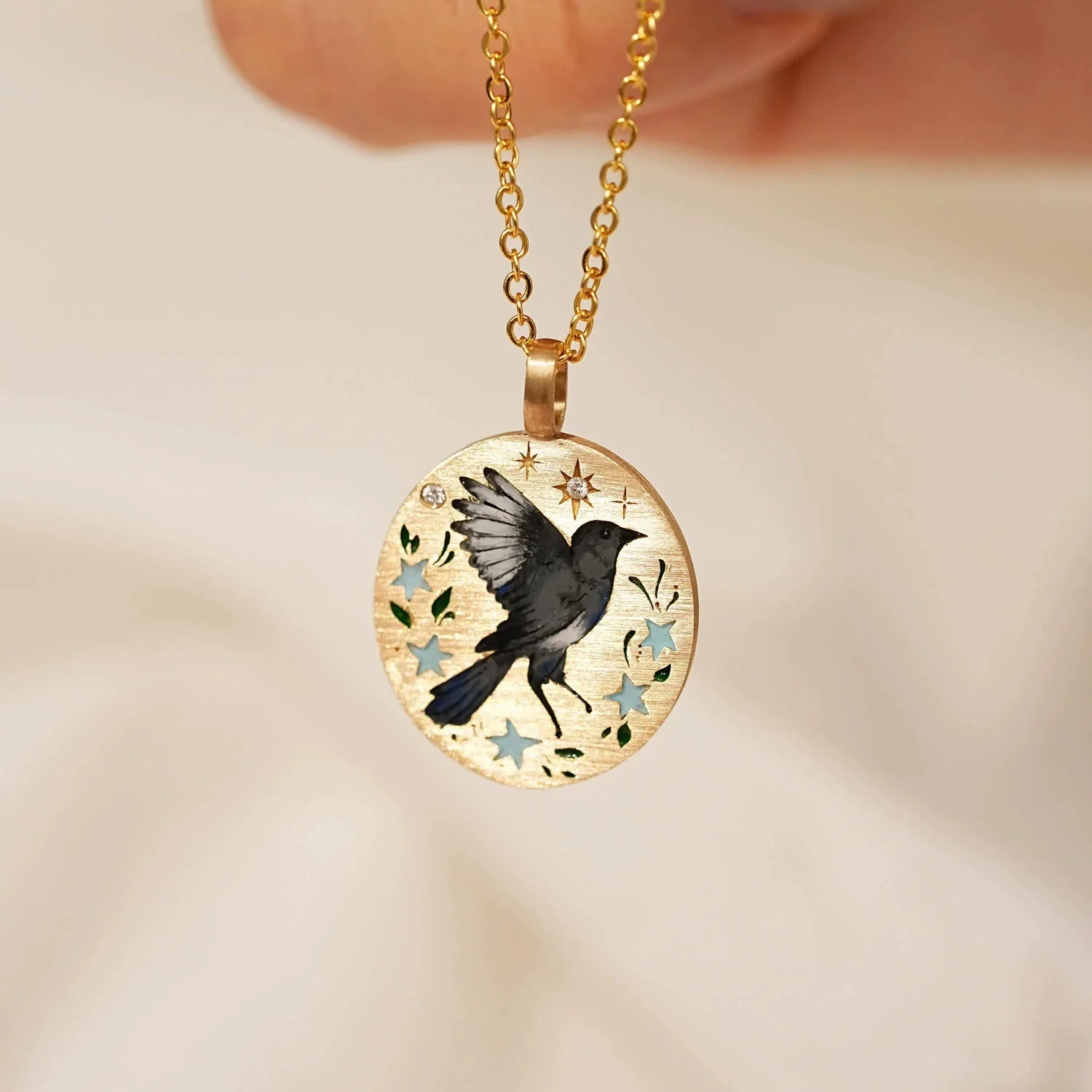 Wholesale Unisex Tarot Animal Raven Ushaped Pendant Necklace With O Word Chain In Sweet And Cool Style Stainless Steel 18K Gold Plated - Image 2