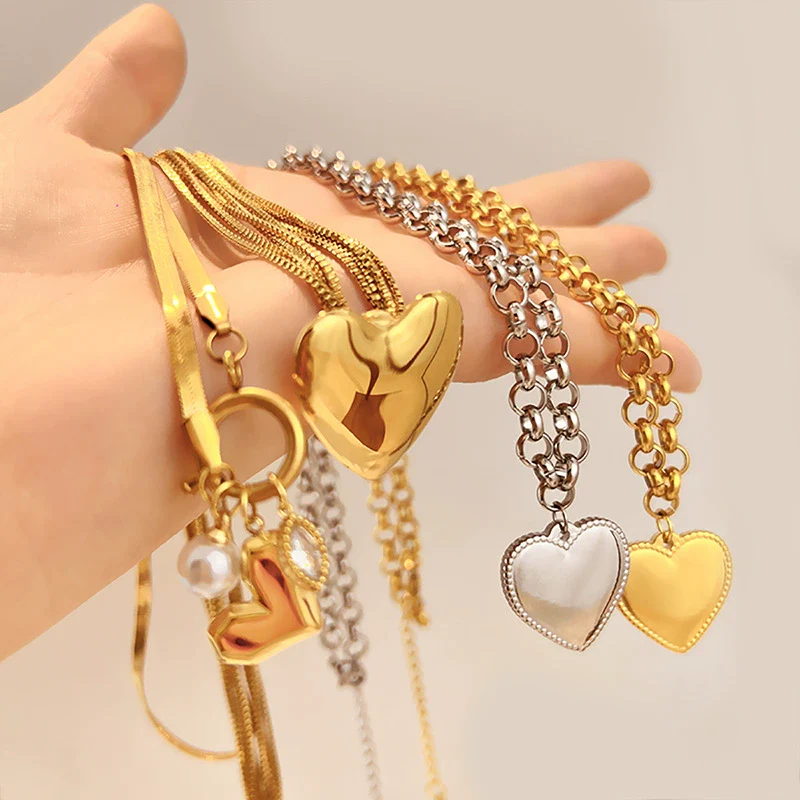 Wholesale Unisex Vintage Minimalist Heart Shape Stainless Steel Titanium Steel Cross Chain Gold Electroplated Pendant Necklace