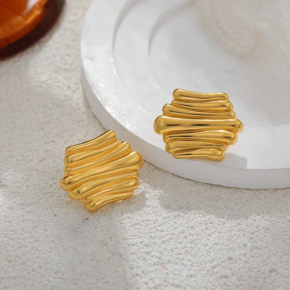 Wholesale Versatile Geometric Exaggerated Retro Glossy Asymmetrical Striped Copper Electroplated Women's Earrings - Image 4
