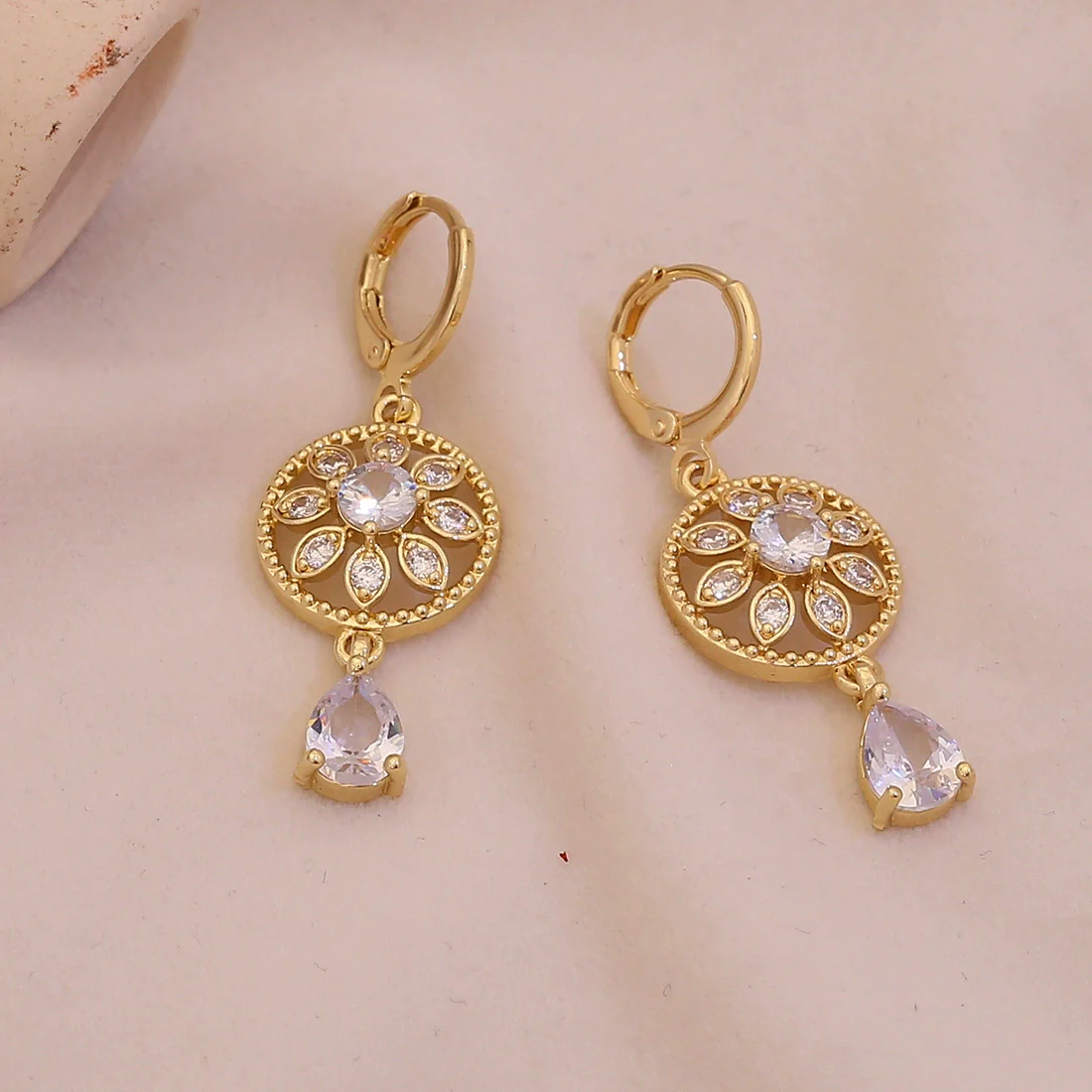 Wholesale Vintage Style Electroplated Copper Drop Shape Earrings For Women - Image 2