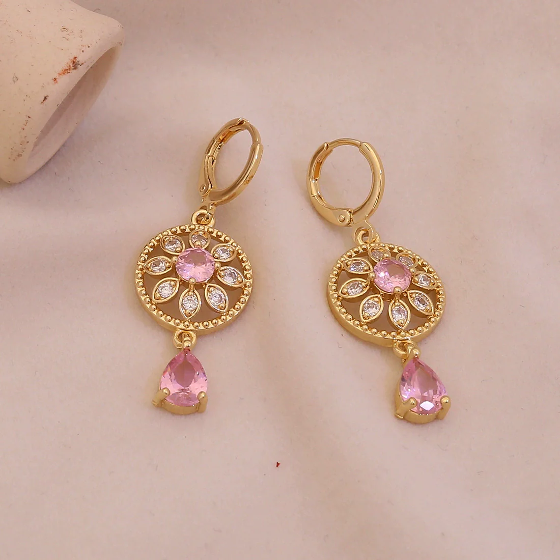 Wholesale Vintage Style Electroplated Copper Drop Shape Earrings For Women - Image 3