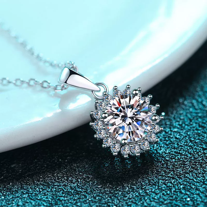 Wholesale Women's 925 Sterling Silver Doll Pattern Pendant Necklace With Cross Chain And Electroplating - Image 3