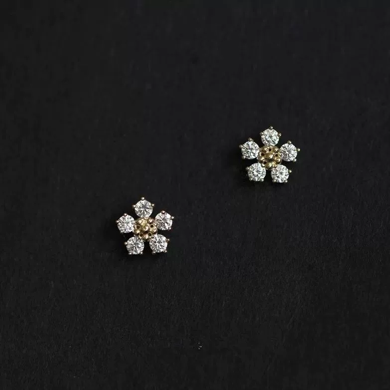 Wholesale Women's 925 Sterling Silver Earrings With Diamond And Flower Design Plated With 14K Gold
