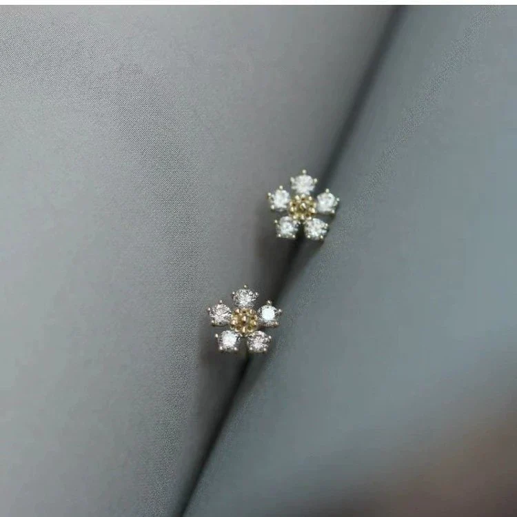 Wholesale Women's 925 Sterling Silver Earrings With Diamond And Flower Design Plated With 14K Gold - Image 2