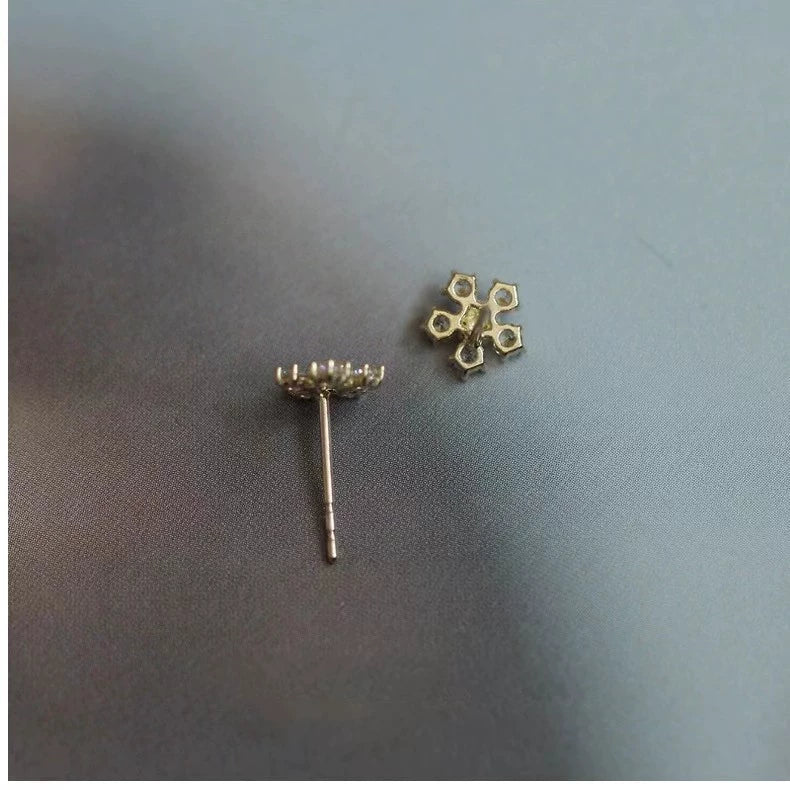 Wholesale Women's 925 Sterling Silver Earrings With Diamond And Flower Design Plated With 14K Gold - Image 3