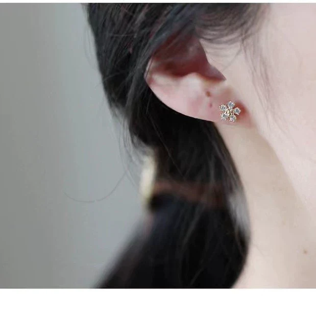 Wholesale Women's 925 Sterling Silver Earrings With Diamond And Flower Design Plated With 14K Gold - Image 5