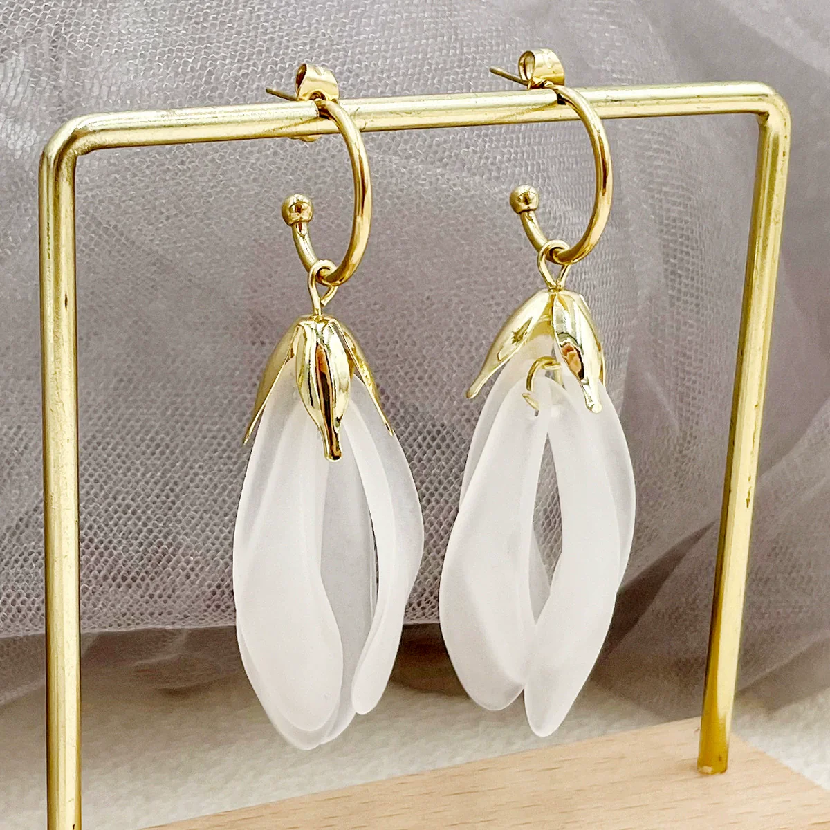 Wholesale Women's Acrylic Flower Stainless Steel Hoop Earrings With Four Leaf Clover And Five Petal Flower Design 18K Gold Plated - Image 3