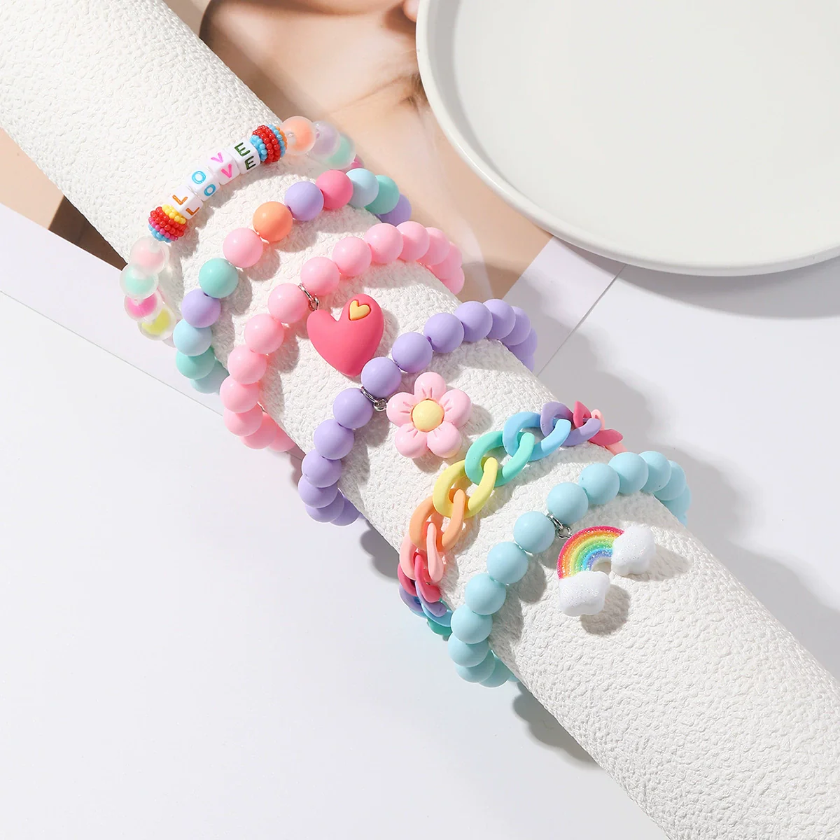 Wholesale Women's Acrylic Heartshaped Beaded Bracelet With Geometric And Floral Patterns And Polishing Treatment - Image 2