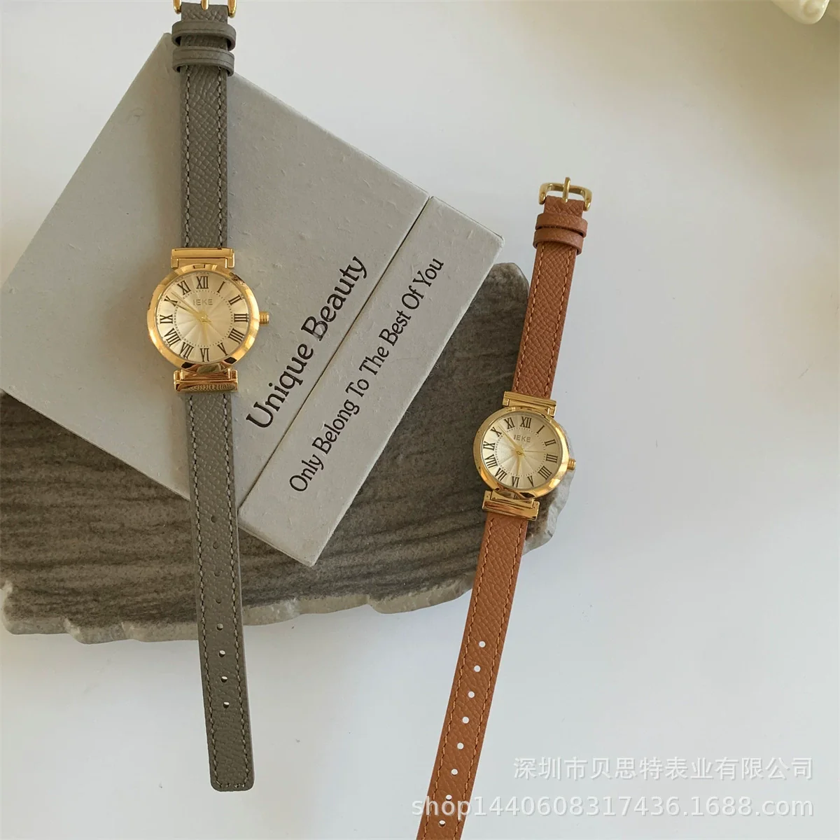 Wholesale Women's Alloy Case Ordinary Glass Mirror Medieval Style Roman Disc Watch - Image 4